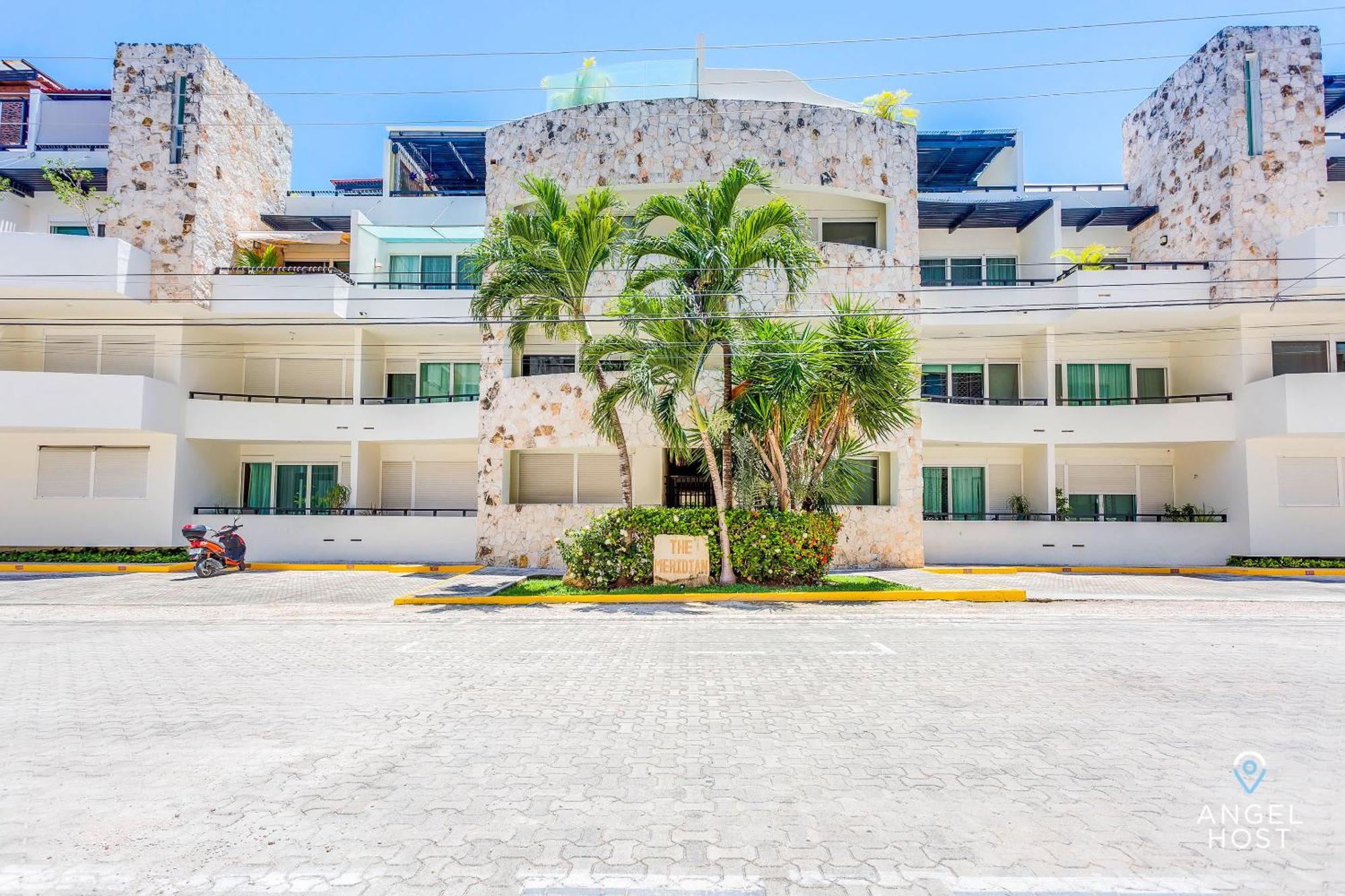 New Tropical Vibe With Roof Pool 3 Blks