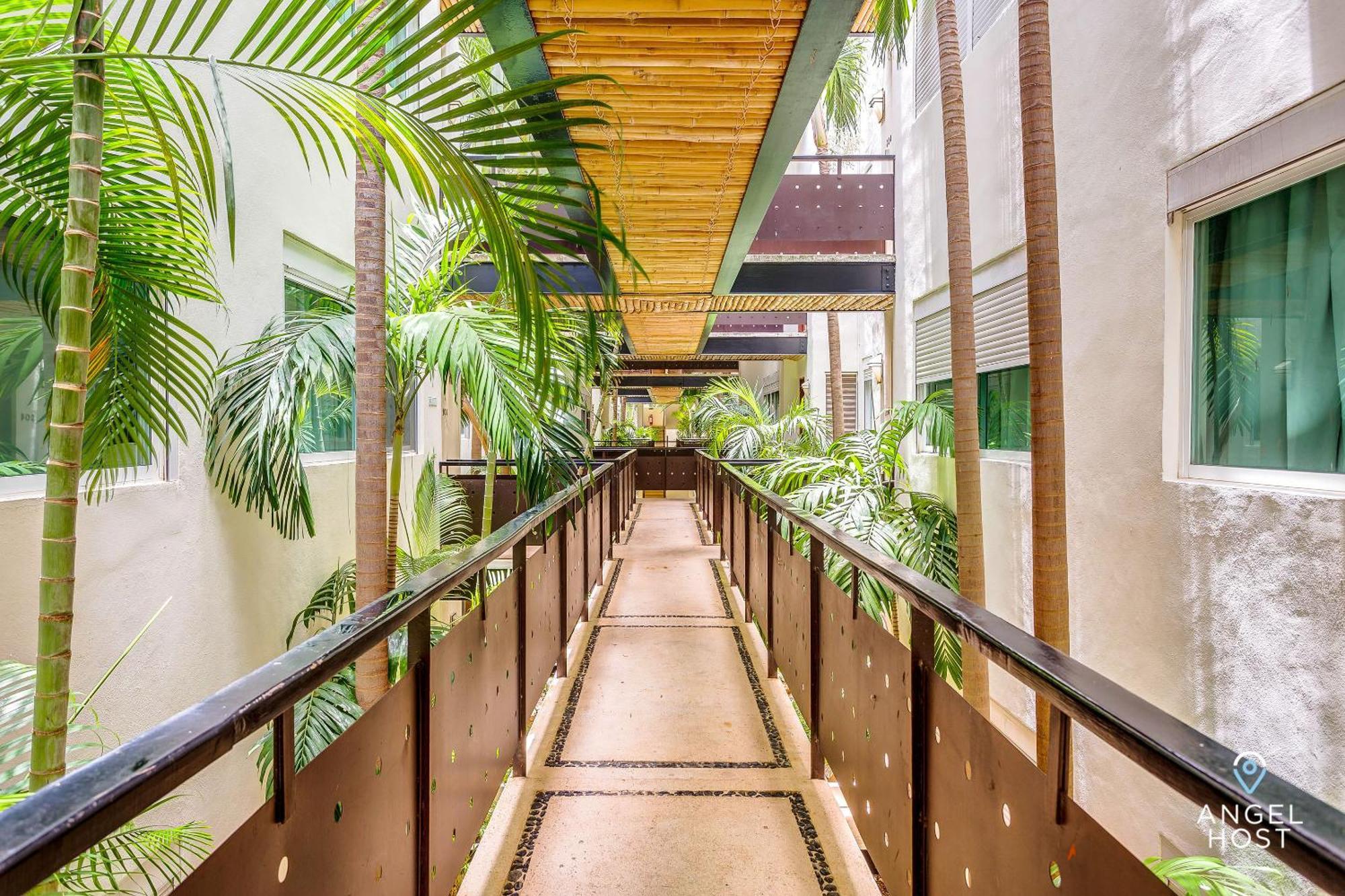 New Tropical Vibe With Roof Pool 3 Blks Сasa de vacaciones